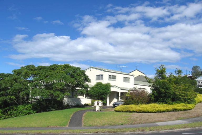 Photo of property in 56 Goldfinch Rise, Unsworth Heights, Auckland, 0632