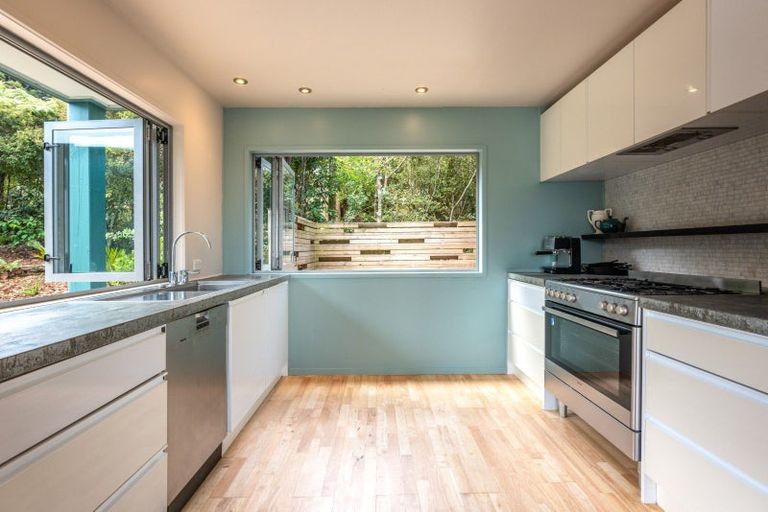 Photo of property in 12 Makora Avenue, Oneroa, Waiheke Island, 1081