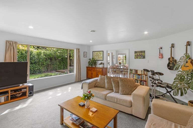 Photo of property in 18 Elmslie Grove, Halswell, Christchurch, 8025