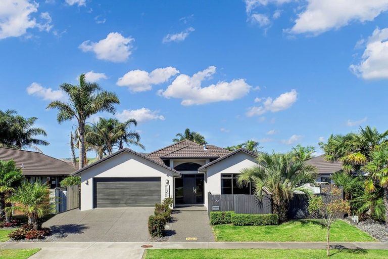 Photo of property in 102 Oriental Parade, Papamoa Beach, Papamoa, 3118