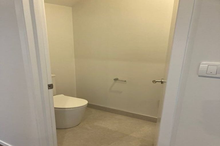 Photo of property in 8 O'halloran Road, Howick, Auckland, 2014