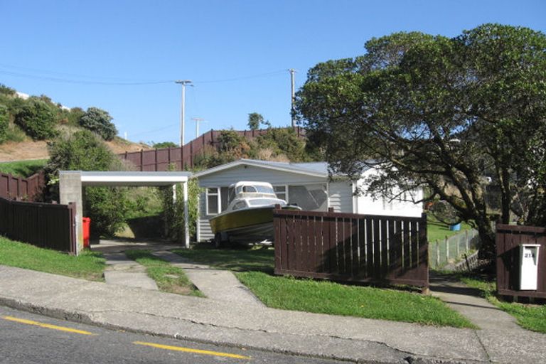 Photo of property in 21a Downes Street, Titahi Bay, Porirua, 5022