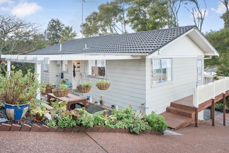 Photo of property in 14 Erica Road, Sunnynook, Auckland, 0620