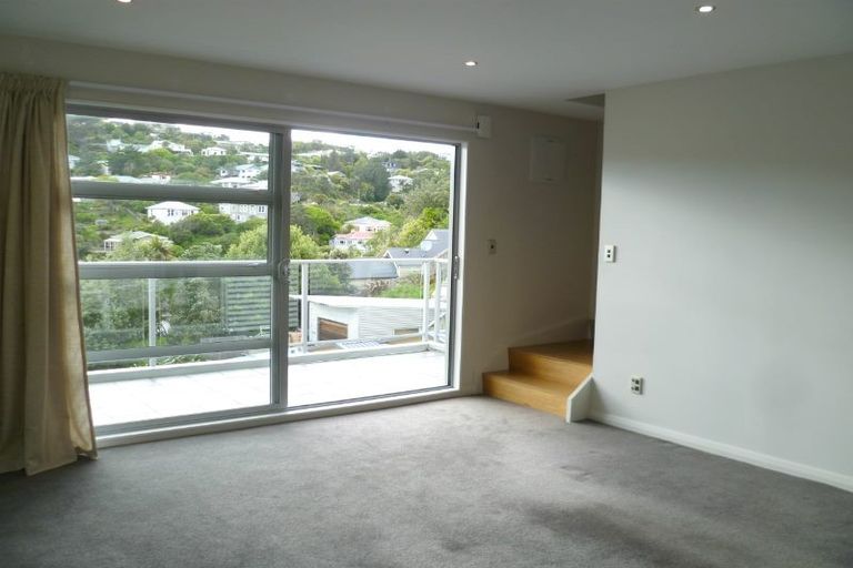 Photo of property in 23 Kopiko Way, Brooklyn, Wellington, 6021