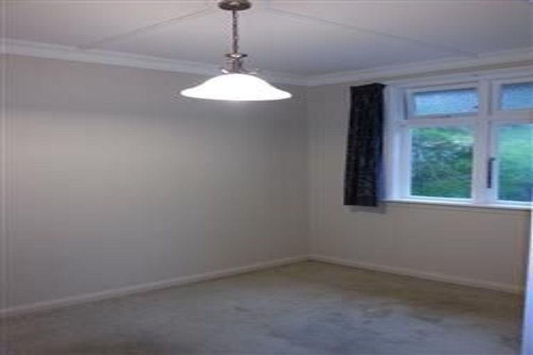 Photo of property in 2 Sugarloaf Road, Brooklyn, Wellington, 6021