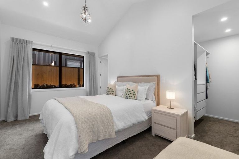 Photo of property in 32 Plough Street, Jacks Point, 9371