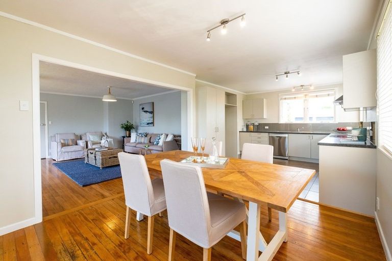 Photo of property in 11 Lipscombe Crescent, Havelock North, 4130