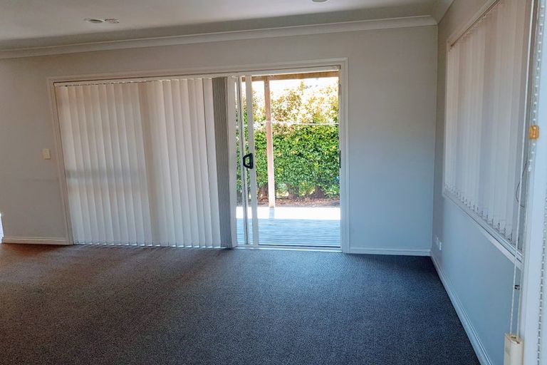 Photo of property in 624 East Coast Road, Pinehill, Auckland, 0630