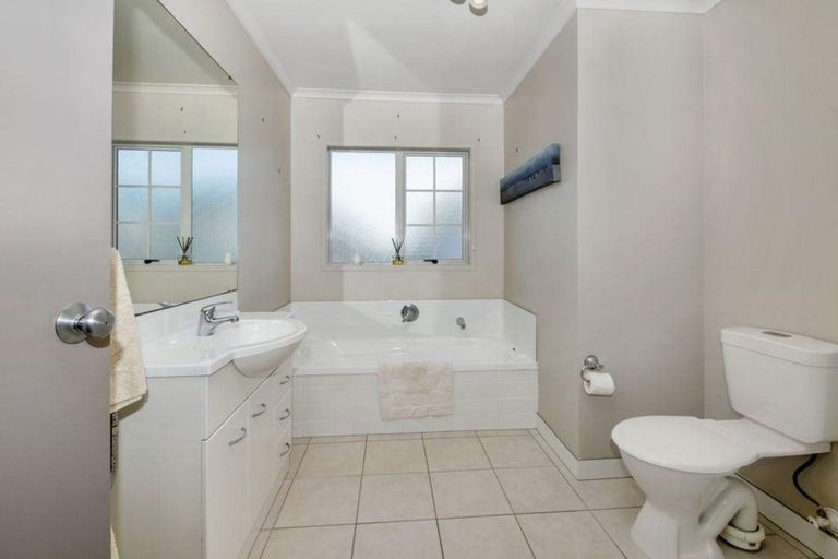 Photo of property in 34 Mulvaney Crescent, Henderson, Auckland, 0612