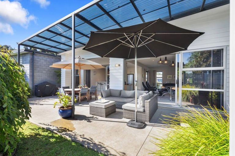 Photo of property in 1 Ellesmere Close, Pyes Pa, Tauranga, 3112