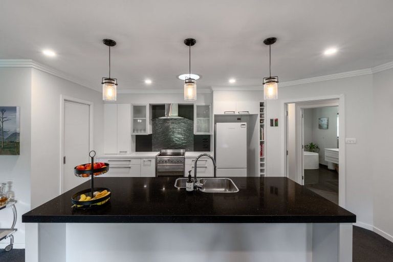 Photo of property in 40 Matua Grove, Otatara, Invercargill, 9879