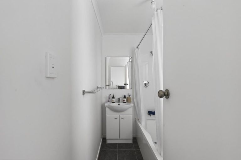 Photo of property in 8 Simons Street, Moturoa, New Plymouth, 4310