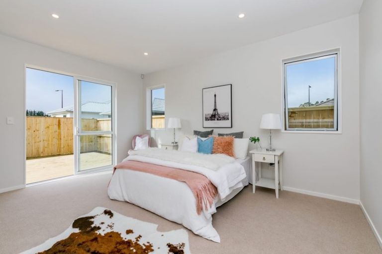 Photo of property in 16 Ropere Street, Kumeu, 0810