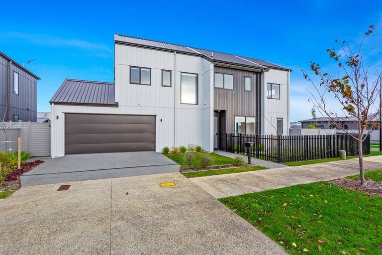 Photo of property in 20 Port Way, Rosehill, 2113