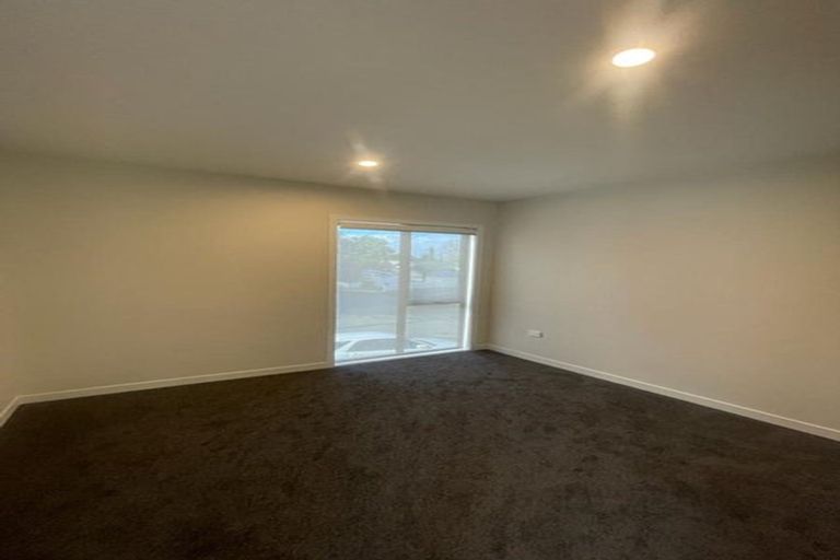 Photo of property in 2 Seaside Place, Pakuranga, Auckland, 2010