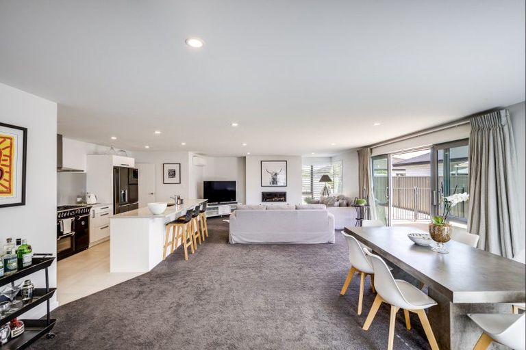 Photo of property in 9 Rakaia Way, Poraiti, Napier, 4112