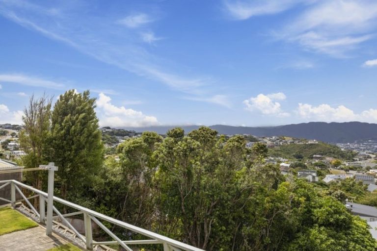 Photo of property in 35 Acacia Avenue, Maungaraki, Lower Hutt, 5010