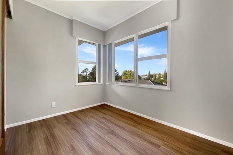 Photo of property in 52 Cyclarama Crescent, Massey, Auckland, 0614