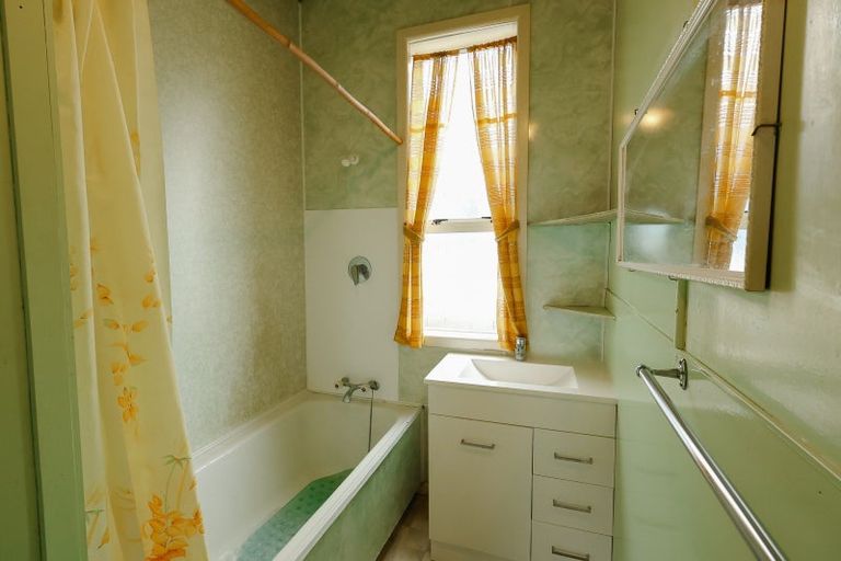 Photo of property in 6 Vincent Drive, Levin, 5510