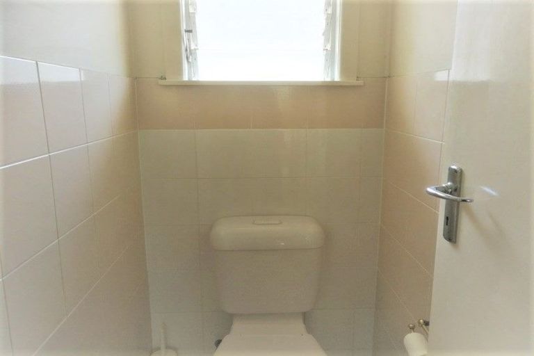 Photo of property in 6 Nicholson Place, Hillcrest, Auckland, 0627