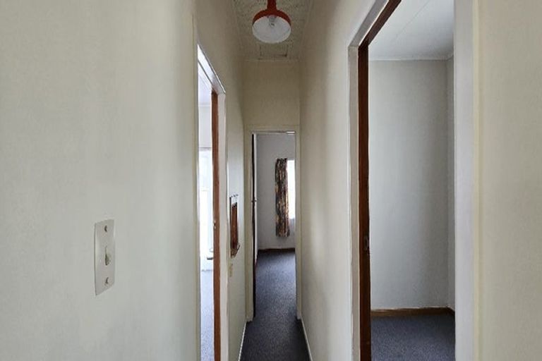 Photo of property in 67 View Road, Henderson, Auckland, 0612