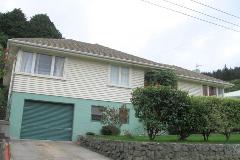 Photo of property in 53 Kiwi Crescent, Tawa, Wellington, 5028