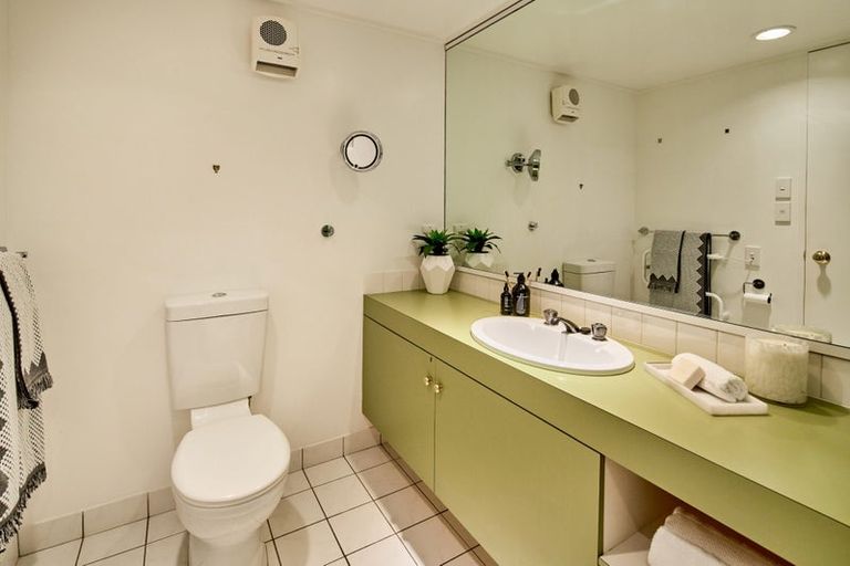 Photo of property in Highwic, 5/32 Hobson Street, Thorndon, Wellington, 6011