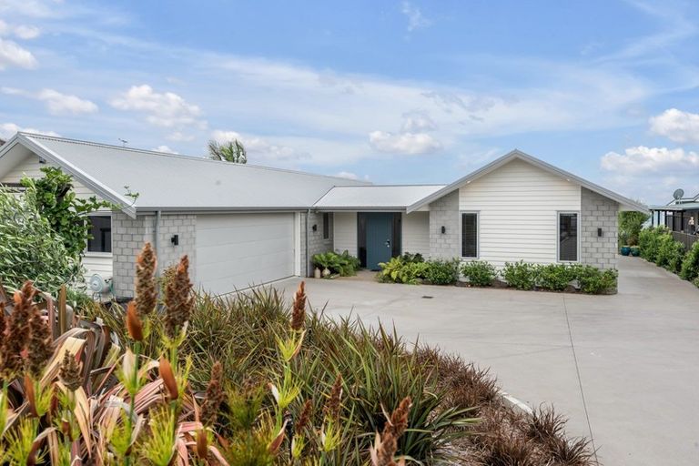 Photo of property in 43 Torkar Road, Clarks Beach, 2122