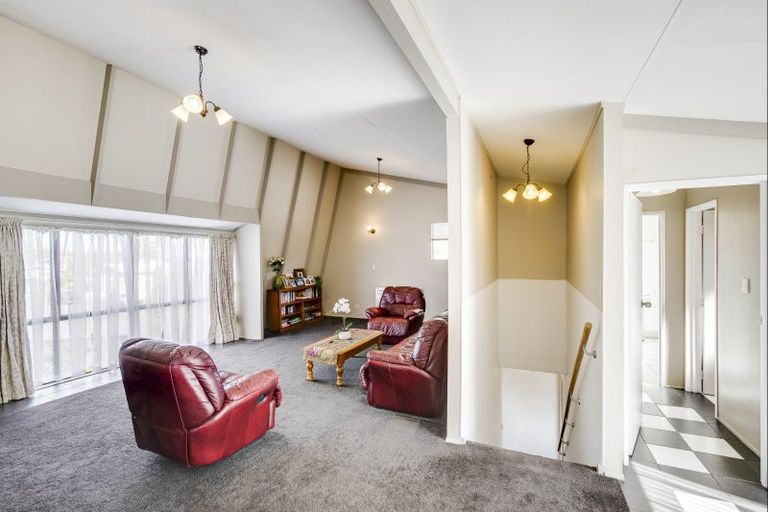 Photo of property in 14 Bassett Place, Taradale, Napier, 4112