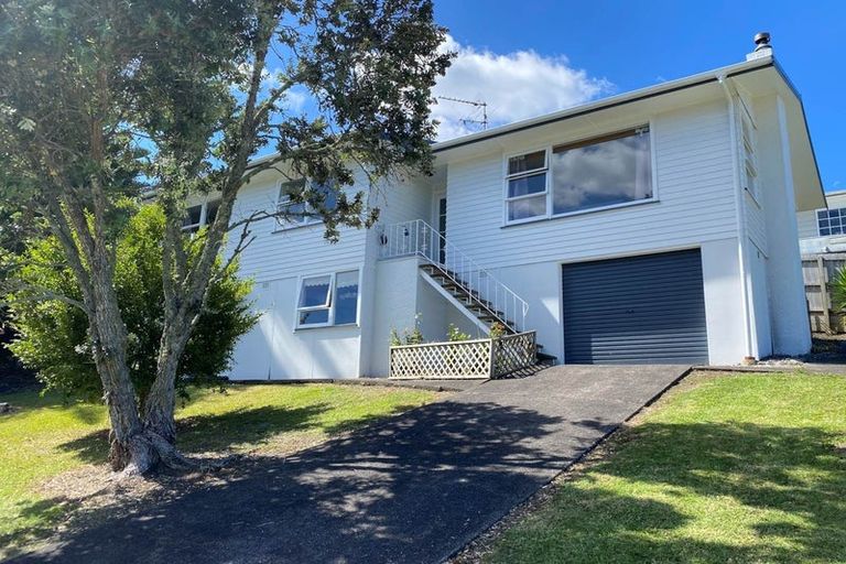 Photo of property in 28 Hilling Street, Titirangi, Auckland, 0604