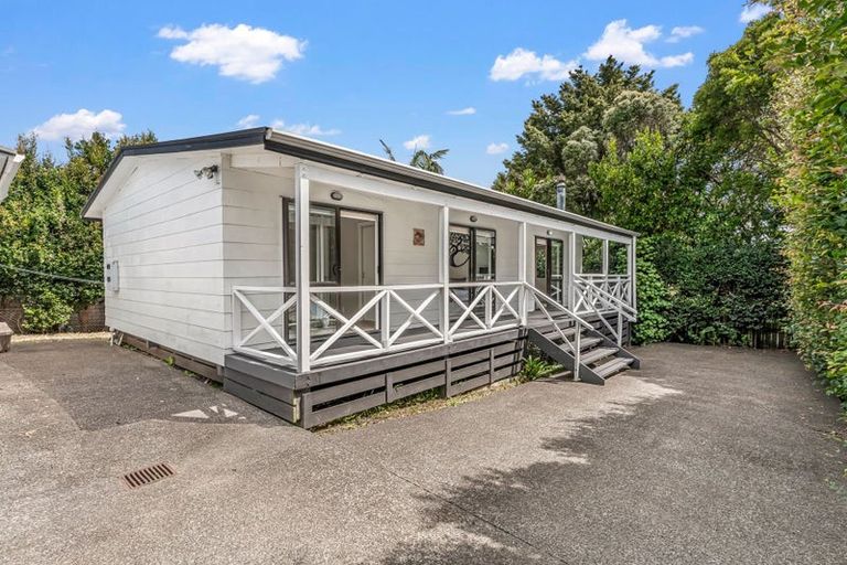 Photo of property in 1/47 Farquhar Road, Glendene, Auckland, 0602