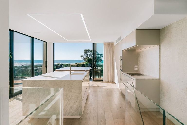 Photo of property in 124 Marine Parade, Mount Maunganui, 3116