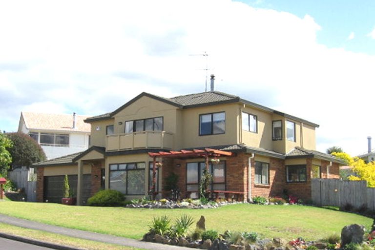 Photo of property in 5 Tornado Place, West Harbour, Auckland, 0618