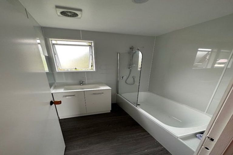 Photo of property in 2/3 Etherton Drive, Weymouth, Auckland, 2103