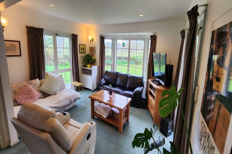 Photo of property in 122 Boord Crescent, Kumeu, 0891