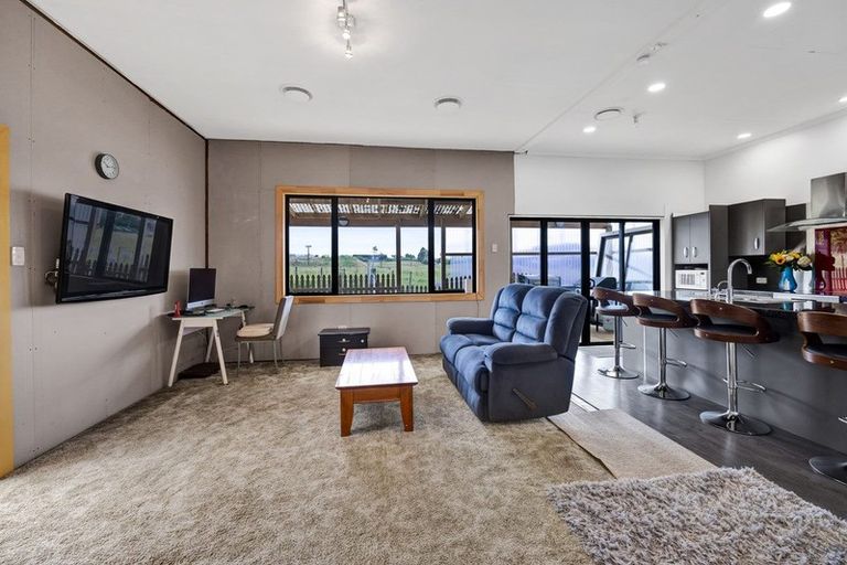 Photo of property in 221 Bridge Street, Eltham, 4322