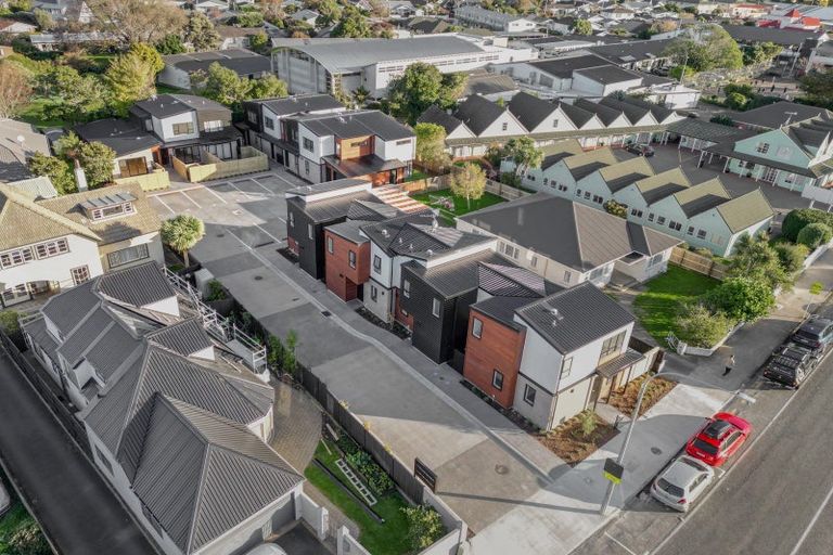 Photo of property in 2/564 High Street, Boulcott, Lower Hutt, 5010