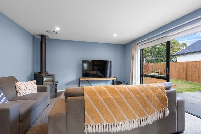 Photo of property in 17 Tara Crescent, Woodend, 7610