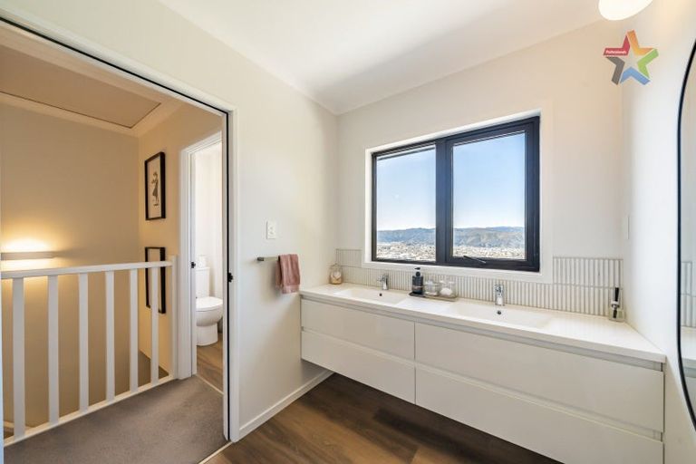 Photo of property in 93 Miromiro Road, Normandale, Lower Hutt, 5010