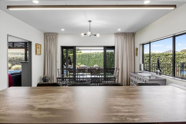 Photo of property in 28 Connemara Court, West Harbour, Auckland, 0618