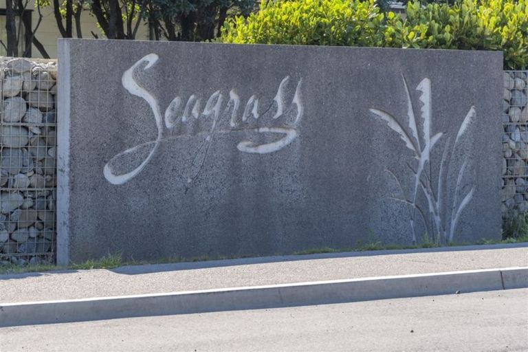 Photo of property in 27 Seagrass Place, Otaki Beach, Otaki, 5512