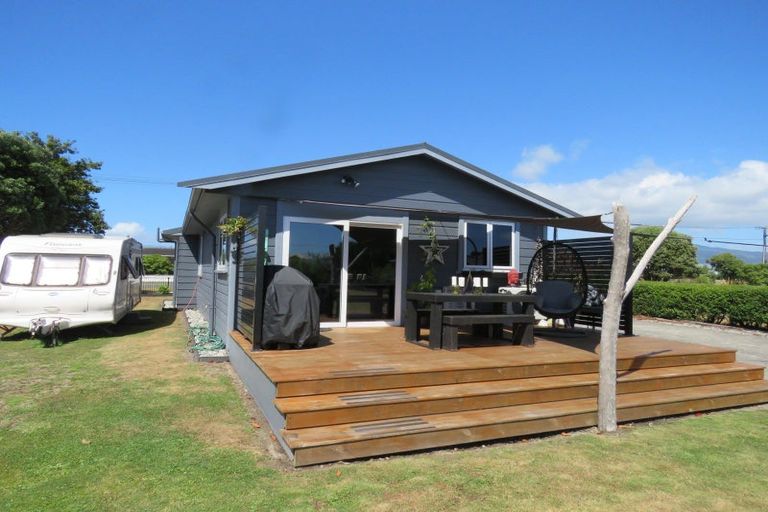 Photo of property in 8 Romilly Street, Westport, 7825