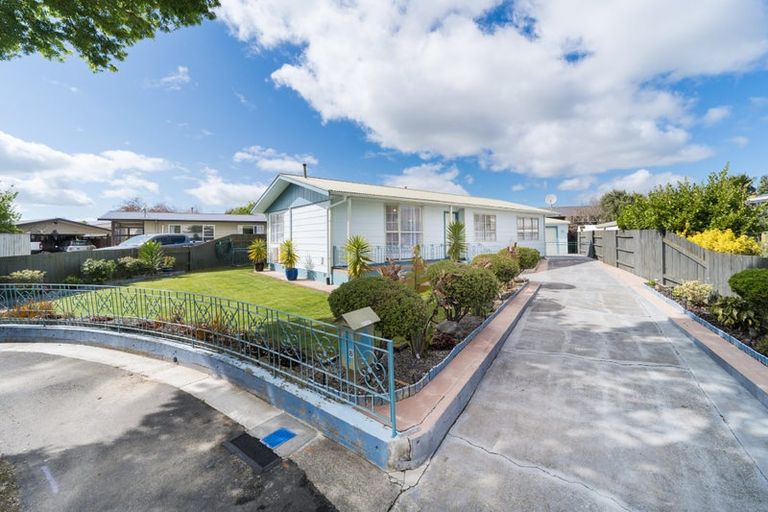 Photo of property in 8 Forbes Place, Kelvin Grove, Palmerston North, 4414