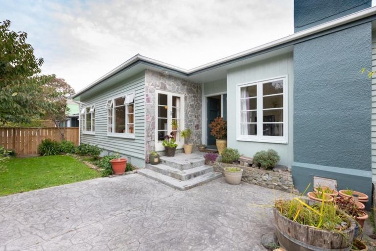 Photo of property in 2a Karu Crescent, Waikanae, 5036