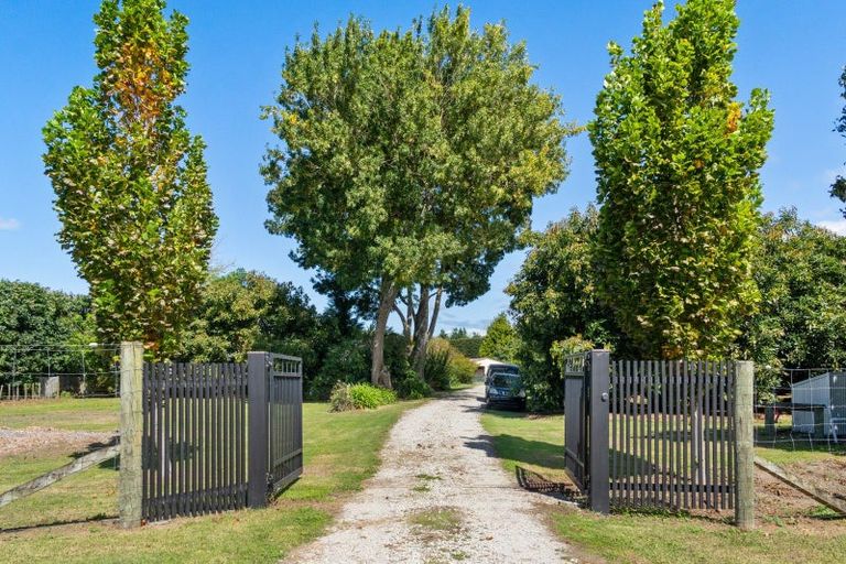 Photo of property in 42 Ferry Road, Waerengaahika, Gisborne, 4071