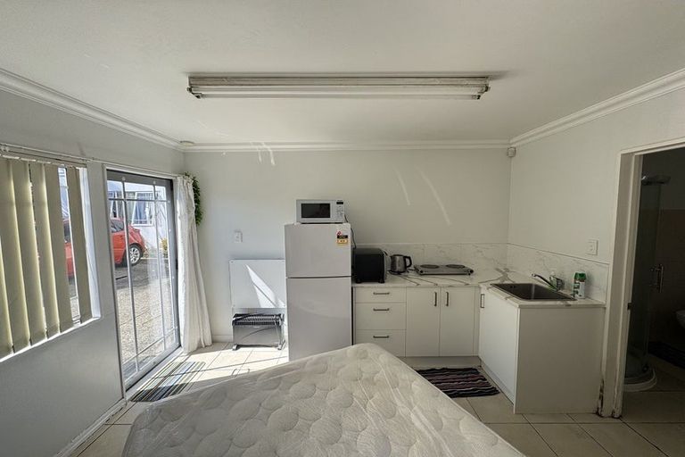 Photo of property in 18 Cheryl Place, Hillcrest, Auckland, 0627