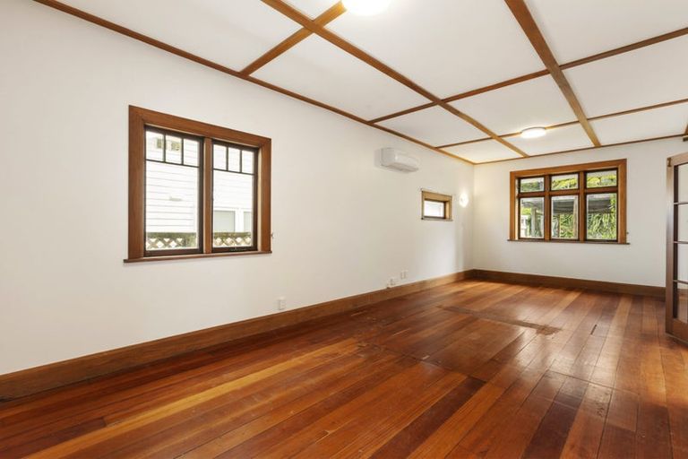Photo of property in 74 Nottingham Street, Karori, Wellington, 6012