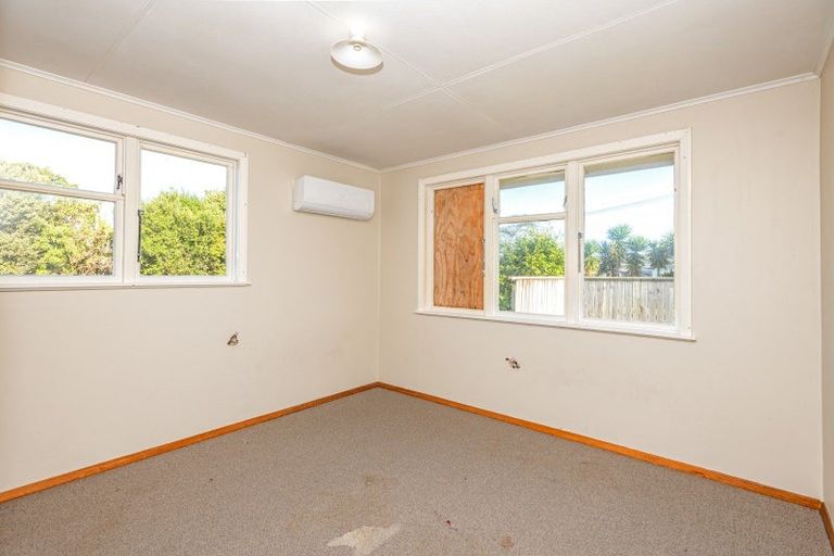 Photo of property in Clifton School, 71 Taumaihi Street, Bulls, 4818