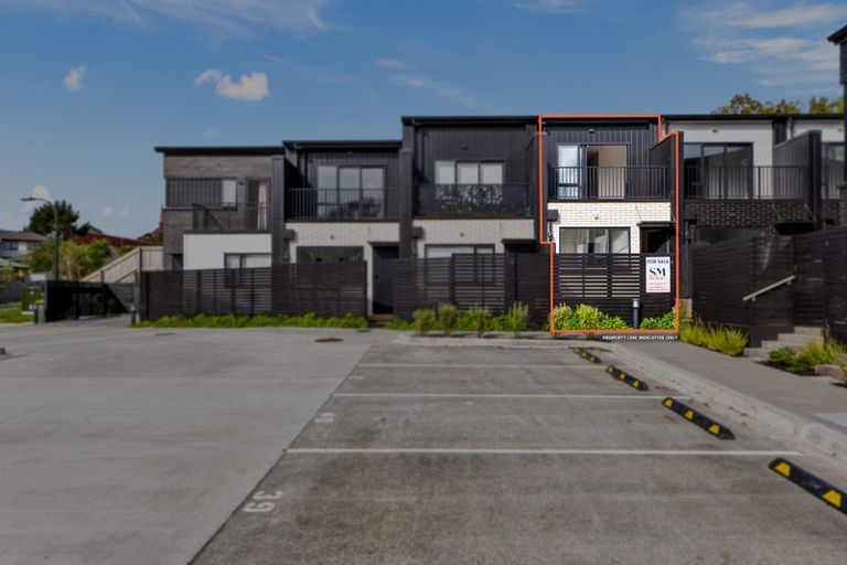 Photo of property in 3 Meg Lane, Glen Eden, 0602