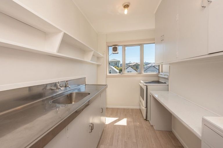 Photo of property in Victoria Court, 11/4 Queen Street, Mount Victoria, Wellington, 6011